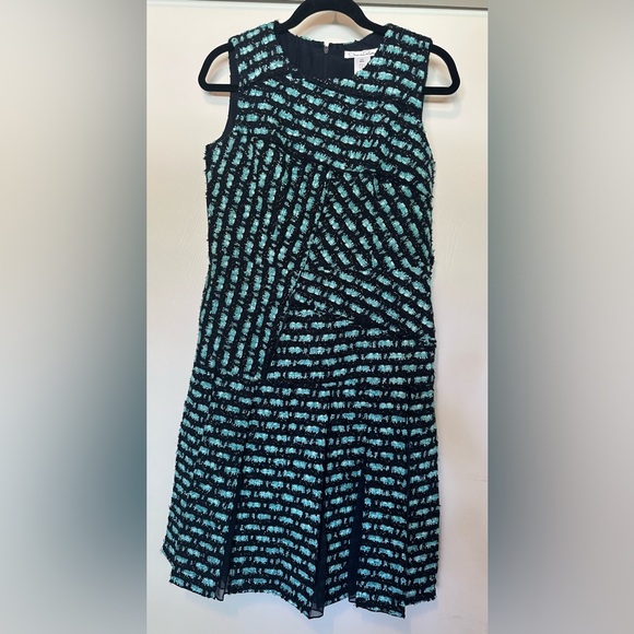Oscar de la Renta Dresses & Skirts - Oscar de La Renta Pleated Tweed Dress, US Size 6